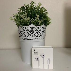 Apple Earpods With Lighting Connector
